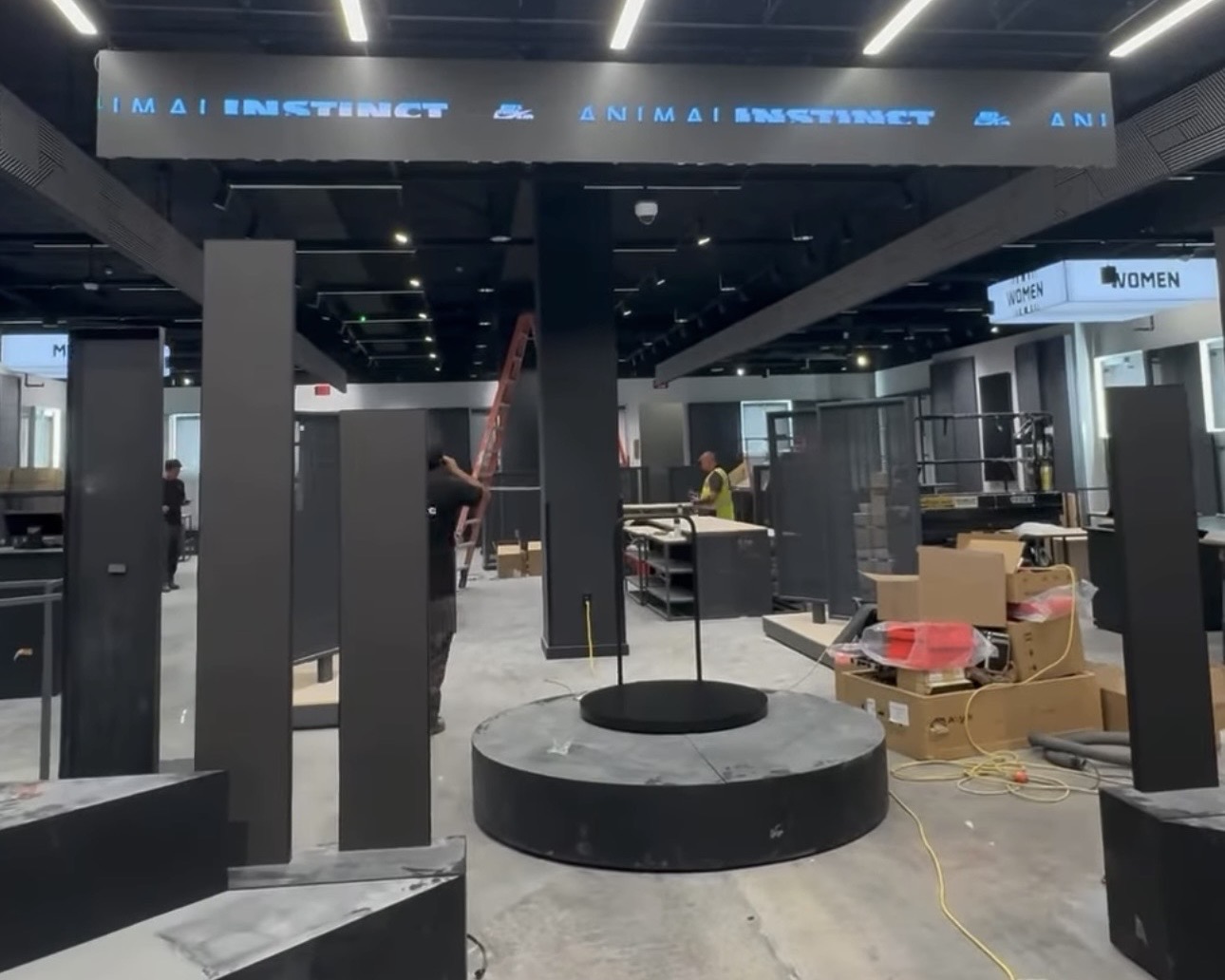 Retail store lighting and illuminated signage installation